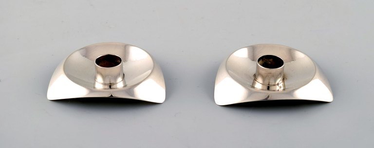 Bent Knudsen (Denmark), a pair of danish modernist candlesticks in sterling silver. 1960