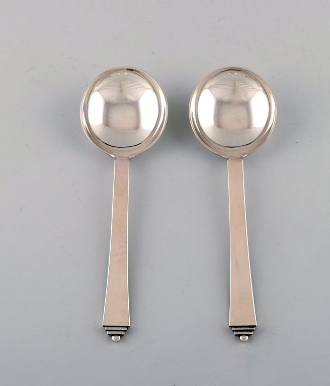 2 stk. Georg Jensen Pyramide boullionskeer.
