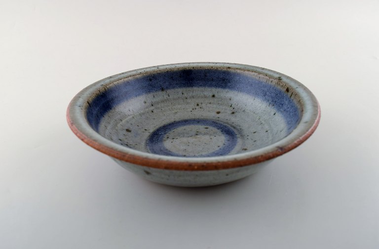 Helle Allpass (1932-2000). Low bowl of glazed stoneware in beautiful blue and grey glaze with iron spots. 1960 / 70