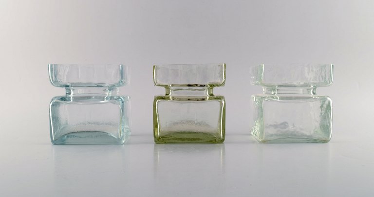 Helena Tynell for Riihimäen Lasi Oy. 3 vases in clear and light gray mouth blown art glass. 1960