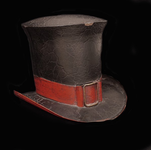 Butiksskilt i form af hat udført i metal. Frankrig ca. år 1880. H: 21,5cm. L: 27cm