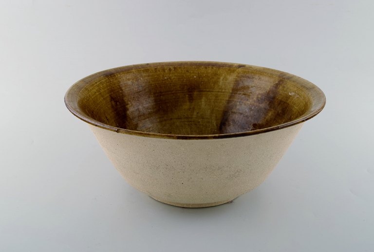 Ivy Lysdal, b. 1937. Danish ceramist and painter.Large unique bowl with uranium glaze. 1970