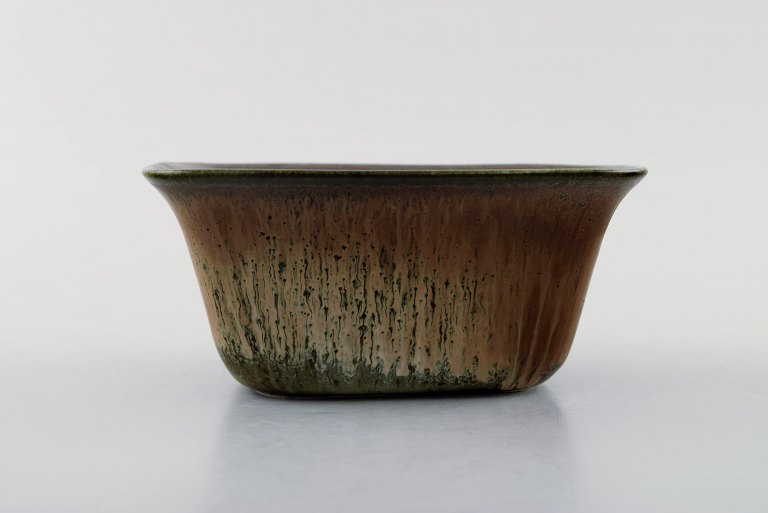 Gunnar Nylund for Rörstrand / Rørstrand. Bowl in glazed ceramics. Glaze in light brown and green shades.