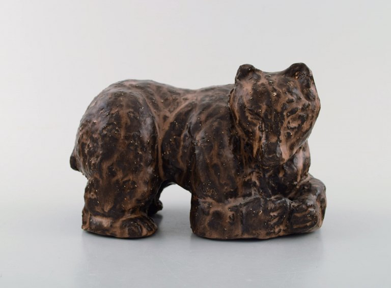 Scandinavian ceramist. Unique figure of brown bear in glazed stoneware. Mid 20th century.