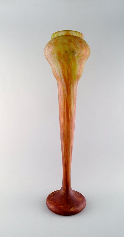 Meget stor Daum Nancy Pâte de verre vase. Art nouveau. Smukke farver i røde, gule og grønne nuancer. Ca. 1910.