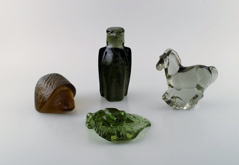 Paul Hoff for "Svenskt Glass". Four art glass figures in shape of a falcon, hedgehog, toad and horse. WWF. Mid 20th century.