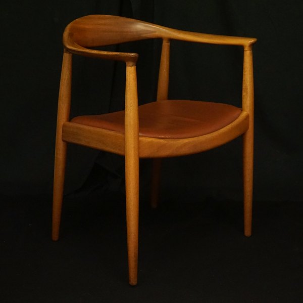 Hans J. Wegner, Denmark: "The Chair" in mahogany. PP 503.Produced by PP Møbler, Denmark