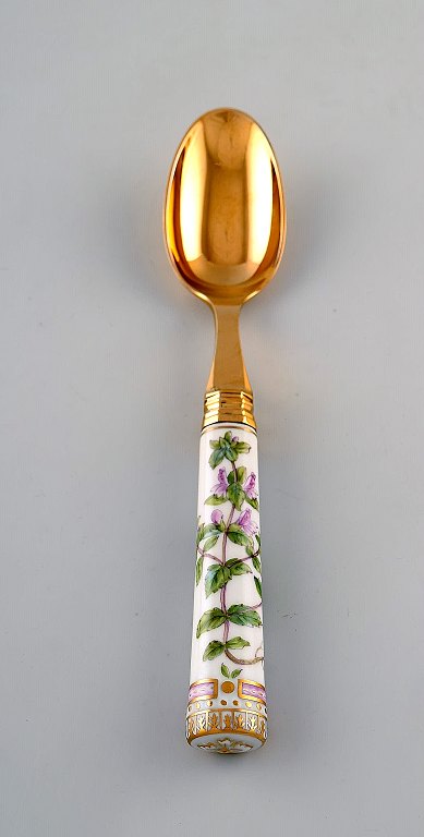 Georg Jensen for Royal Copenhagen. "Flora Danica" dinner spoon of gold plated sterling silver. Porcelain handle decorated in colors and gold with flowers.