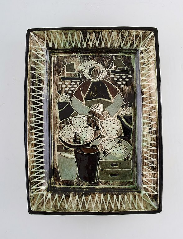 Astrid Tjalk for Kähler, Denmark. Unique bowl in glazed ceramic with motif of fish monger. 1960