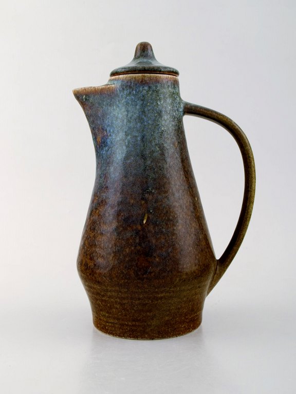 Carl Harry Stålhane for Rörstrand. Jug with lid in glazed stoneware.Beautiful glaze in blue and brown shades. 1950/60