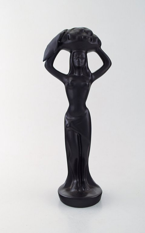 Scandinavian ceramist. Sculpture in black glazed ceramics. Woman carrying basket. 1960