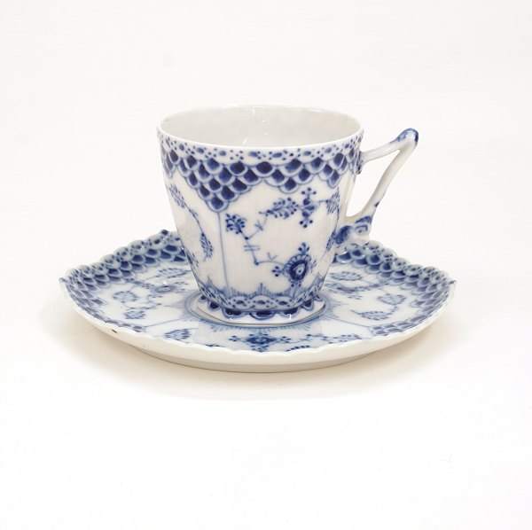 Royal Copenhagen: A set of 6 blue fluted full lace coffee cups 1036. H: 7cm