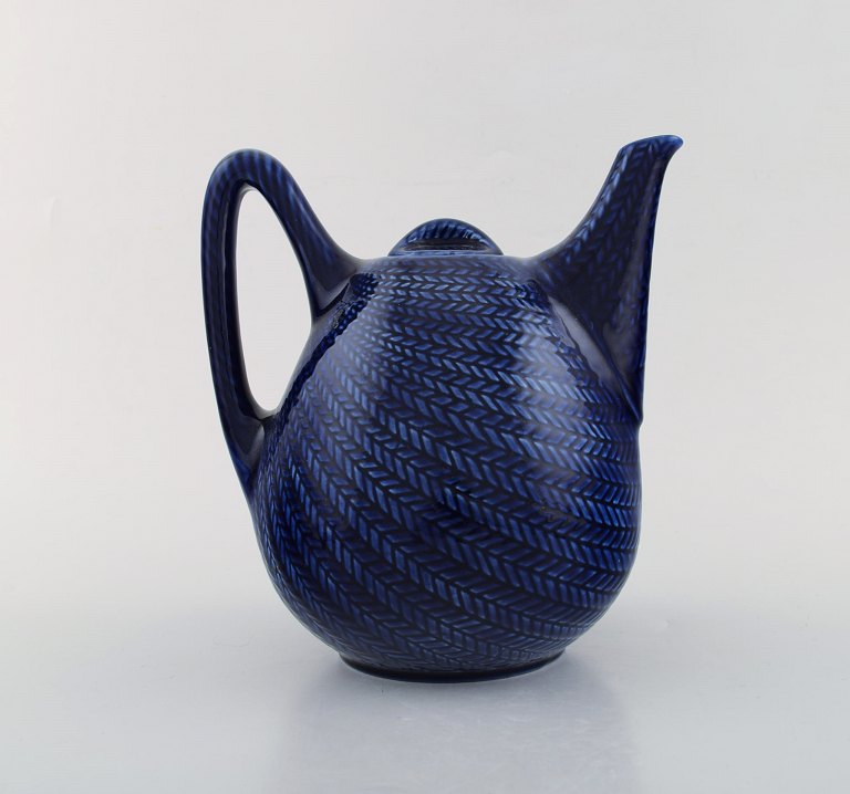 Hertha Bengtson for Rörstrand. "Blå eld" porcelain teapot. Beautiful deep blue glaze. 1960