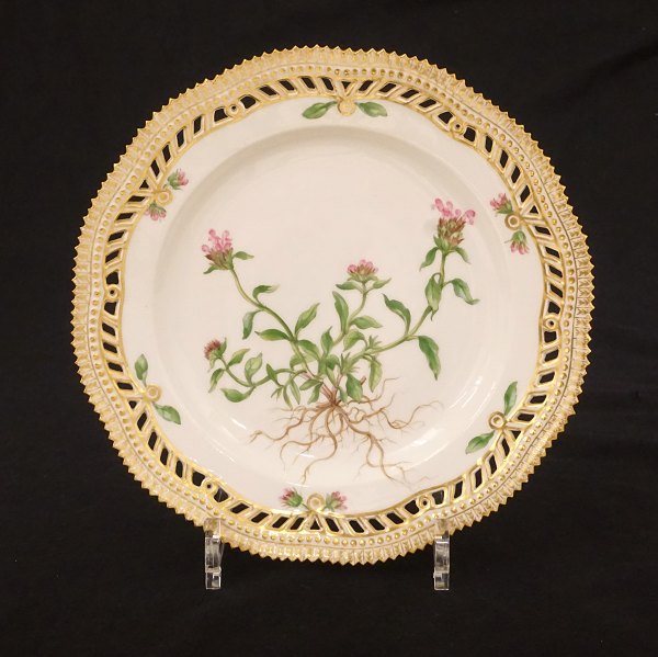 Royal Copenhagen: An early Flora Danica plate #3554. 1889-1922. D: 22,5cm