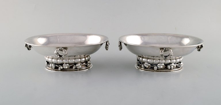 A pair of rare Georg Jensen jardiniere in sterling silver. The bowl is raised on leaves and acorns. Designed by Georg Jensen. Model Number 296D. Dated 1925-32.