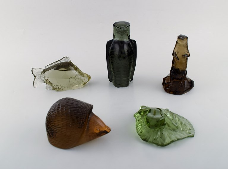 Paul Hoff for "Svenskt Glass". Five art glass figures in shape of a falcon, hedgehog, toad, otter and fish. WWF. Mid 20th century.