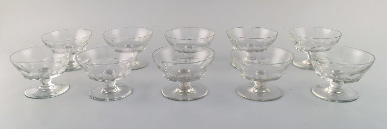 Baccarat, Frankrig. Ti facetslebne art deco glas. Kunstglas, 1930/40