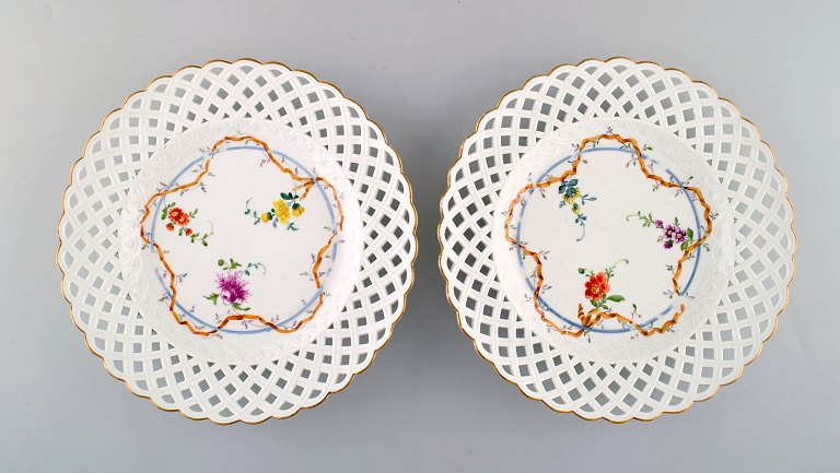 Two antique Meissen plates in pierced porcelain with hand-painted floral motifs. Museum Quality. Dated 1773-1814.