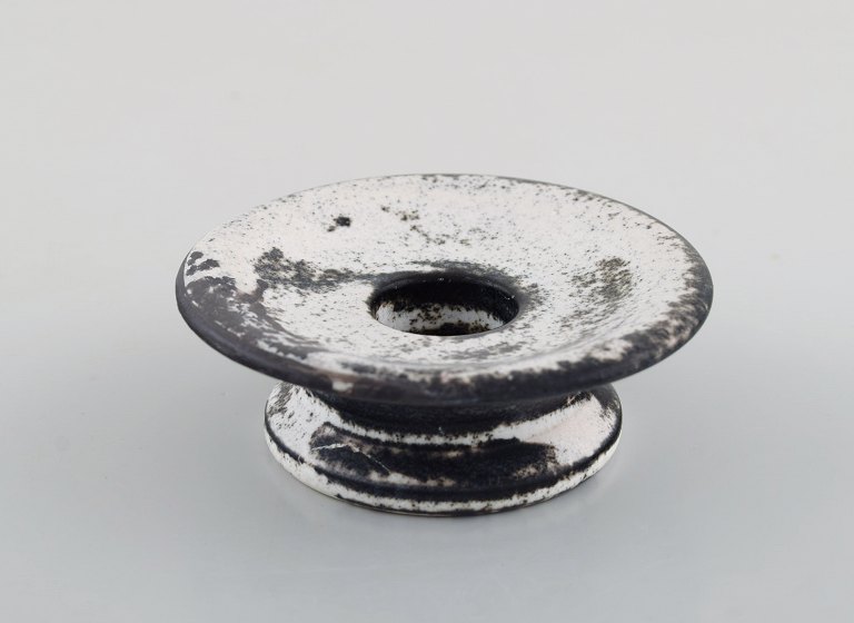 Svend Hammershøi for Kähler, HAK. Lyseholder i glaseret stentøj. Smuk gråsort dobbeltglasur. 1930/40