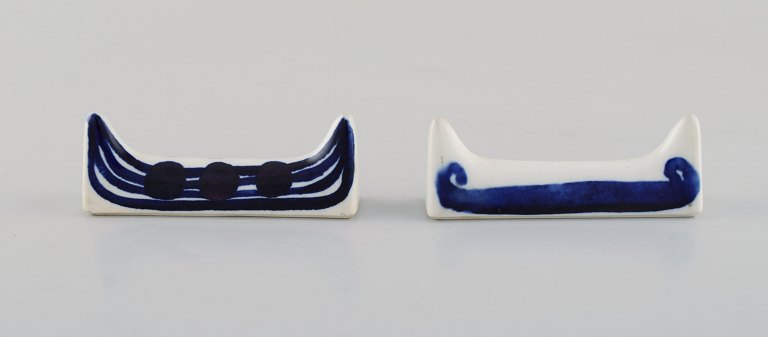 Gunvor Olin Gronqvist for Arabia. Two rare knife rests in glazed ceramics. 1960 / 70