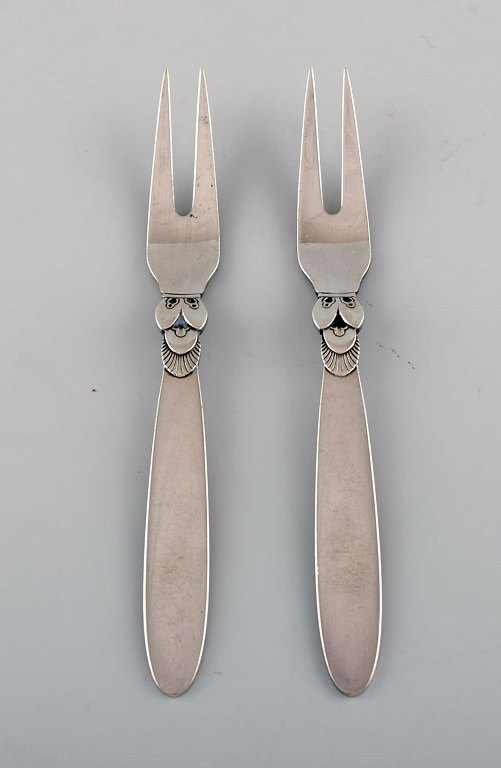 To Georg Jensen Kaktus pålægsgafler i sterlingsølv. 
