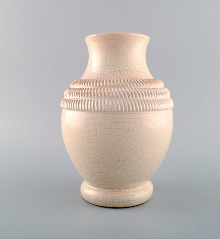 Pol Chambost (1906-1983), France. Vase in glazed ceramics. Beautiful crackled glaze in sand shades. 1930