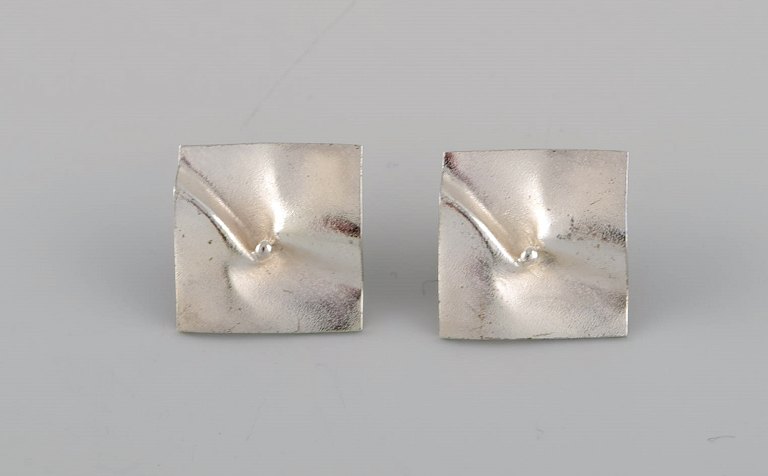 Lapponia, Finland. A pair of modernist earrings in sterling silver. Dated 1997.