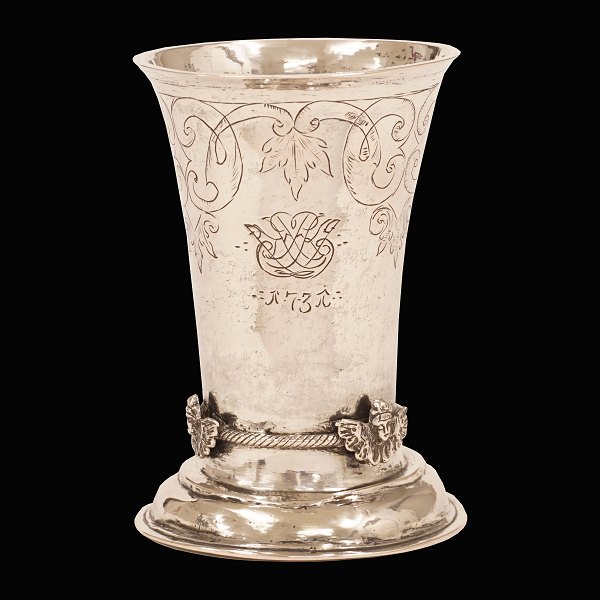 An early 18th century silver cup made by Joen Joensen, Denmark, 1700-56. Dated 1731. H: 12,8cm. W: 232,1gr