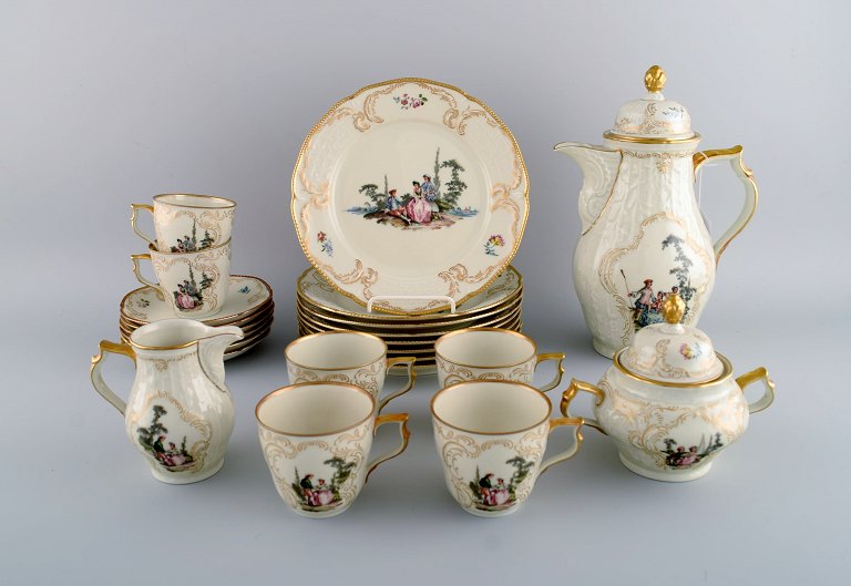 Rosenthal Classic Rose kaffeservice til seks personer i håndmalet porcelæn med 
romantiske scener. Midt 1900-tallet.  

