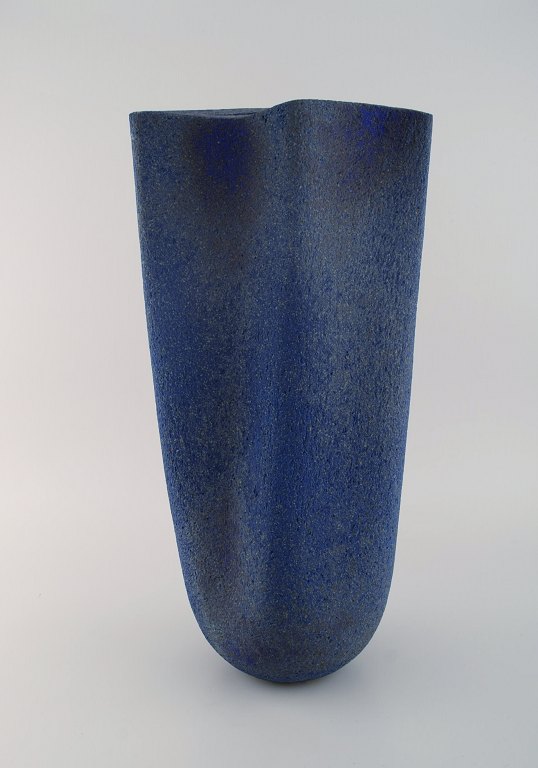 European studio ceramist. Large floor vase in glazed stoneware. Beautiful glaze in shades of blue. Late 20th century.