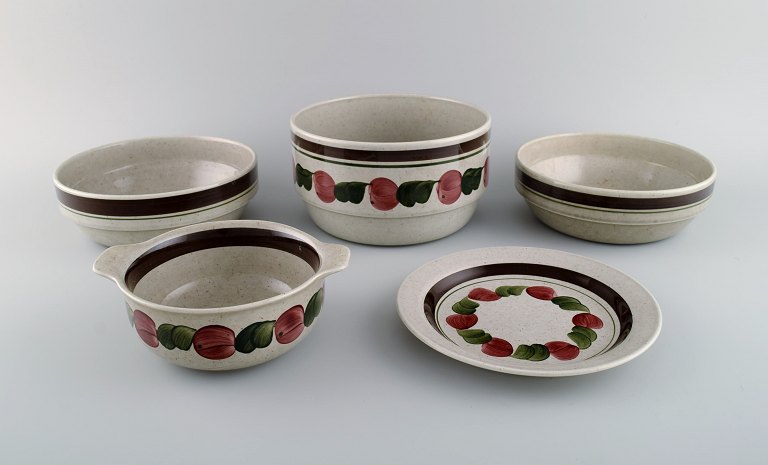 Jackie Lynd for Rörstrand. Five parts Birgitta tableware in hand-painted glazed stoneware. 1970s.