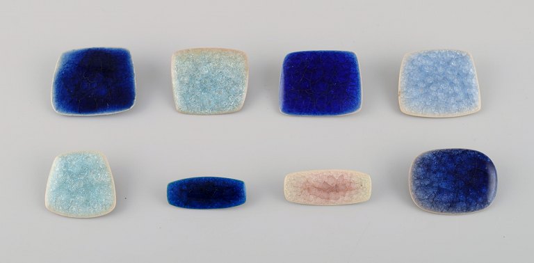 Ole Bjørn Krüger (1922-2007), Danish sculptor and ceramicist. Eight unique brooches in glazed stoneware. 1960s / 70s.