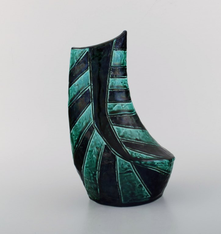 European studio ceramicist. Unique vase in glazed ceramics. Beautiful glaze in shades of blue and green. Striped design, 1960s / 70s.