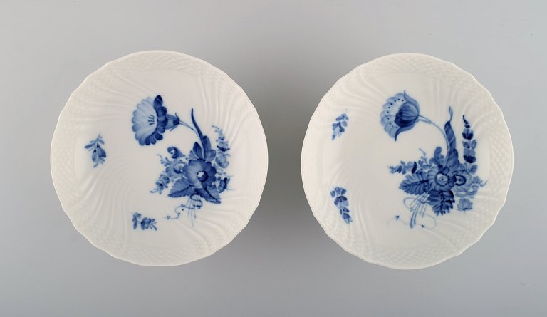 To Royal Copenhagen Blå Blomst Svejfet opsatse. Modelnummer 10/1532. 1960