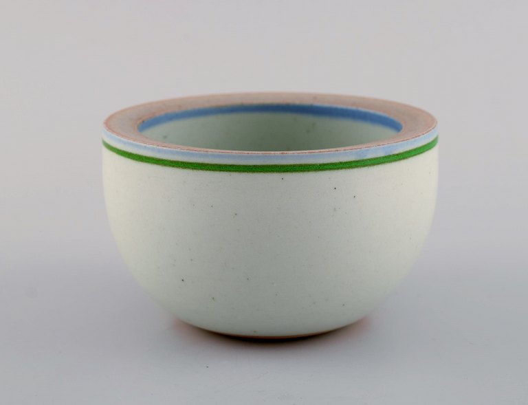 Bodil Manz (b. 1943), Denmark. Unique bowl in hand-painted glazed ceramics. 1980s.