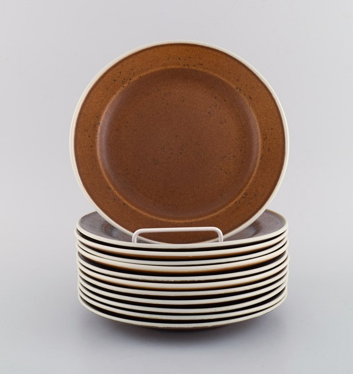 Stig Lindberg for Gustavsberg. Twelve Coq plates. Beautiful glaze in brown shades. 1960s.