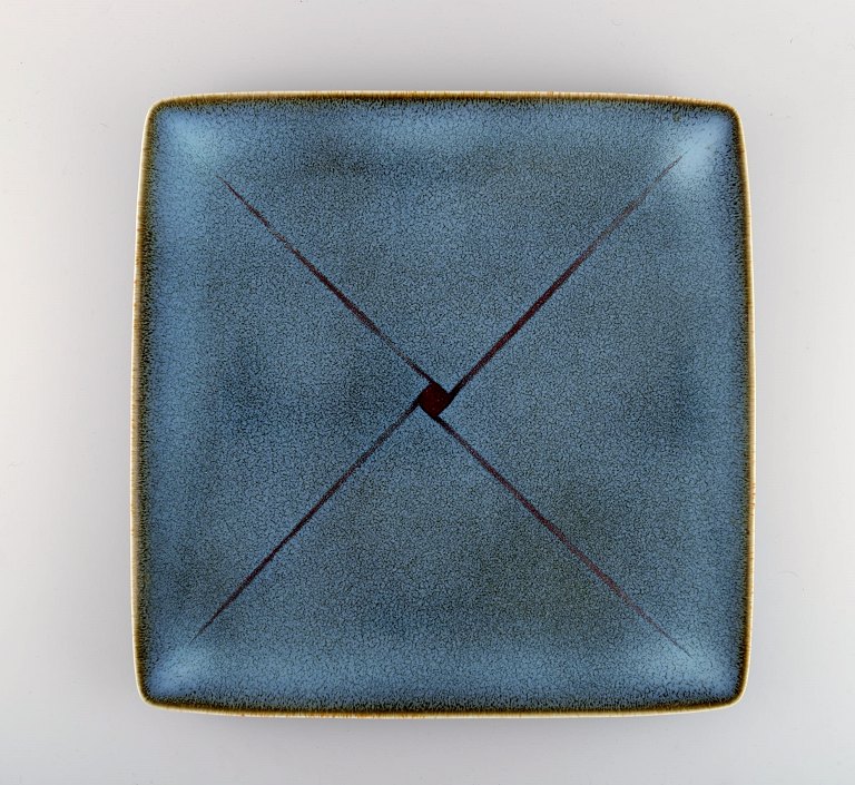 Inger Persson (b. 1936) for Rörstrand. Large square dish in glazed ceramics. Swedish design. Dated 1989.
