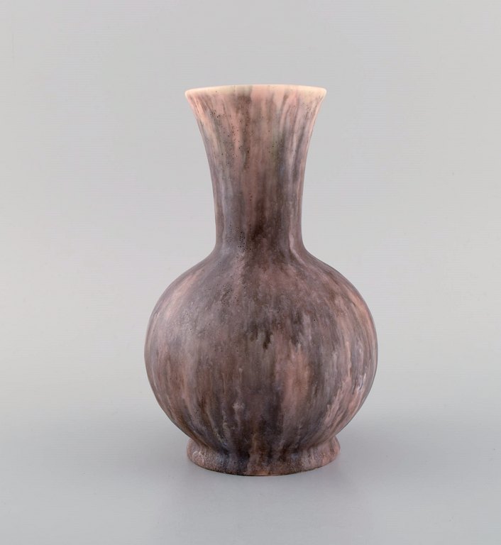 Antik Zsolnay vase i glaseret keramik med lyserøde undertoner. Moderne design, ca. 1910.