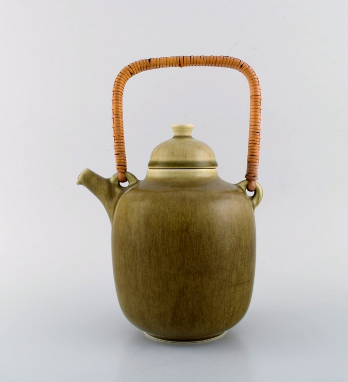 Frode Blichfeldt Bahnsen for Palshus. Teapot in glazed stoneware with wicker handle. Beautiful glaze in shades of green. 1960s.