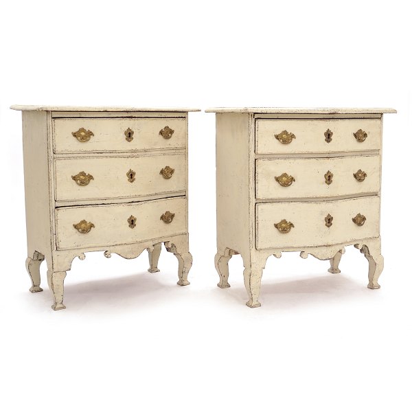 A pair of mid 18th century chest of drawers. Sweden circa 1760. H: 81cm. W: 
74cm. D: 42cm