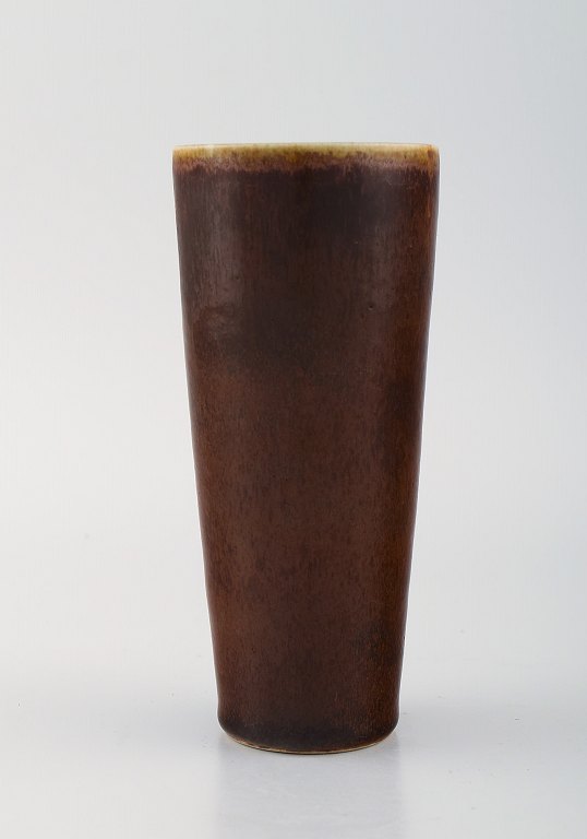 Rörstrand vase in glazed ceramics. Beautiful glaze in brown shades. 1960s.