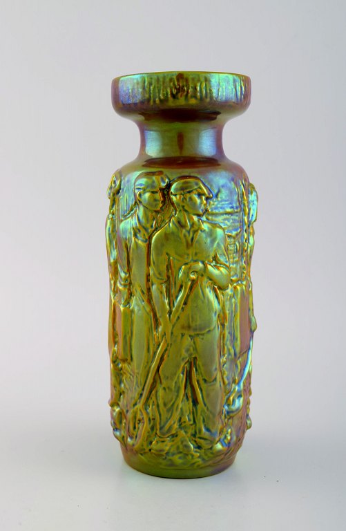 Art deco Zsolnay vase i glaseret keramik modelleret med arbejdere. Smuk lustreglasur. 1920/30