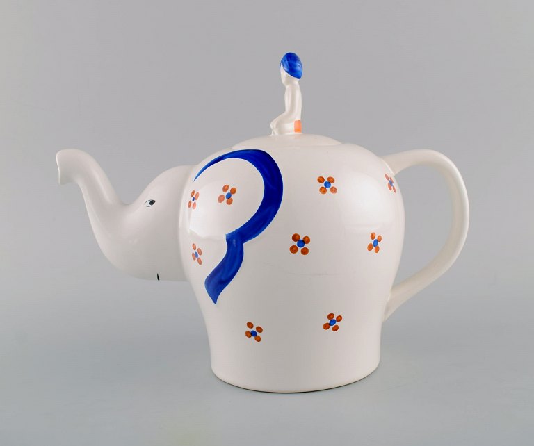 Very rare Lisa Larson "Elephant teapot" from her own workshop. Hand painted elephant with seated mahout on the lid.