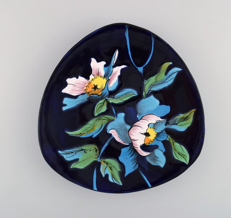 Longwy, France. Troubadour dish in glazed ceramics with hand-painted flowers. Mid-20th century.