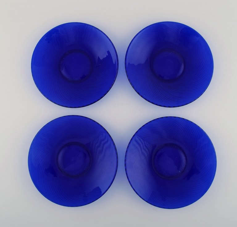 Monica Bratt for Reijmyre. Four plates in blue mouth-blown art glass. Mid-20th century.