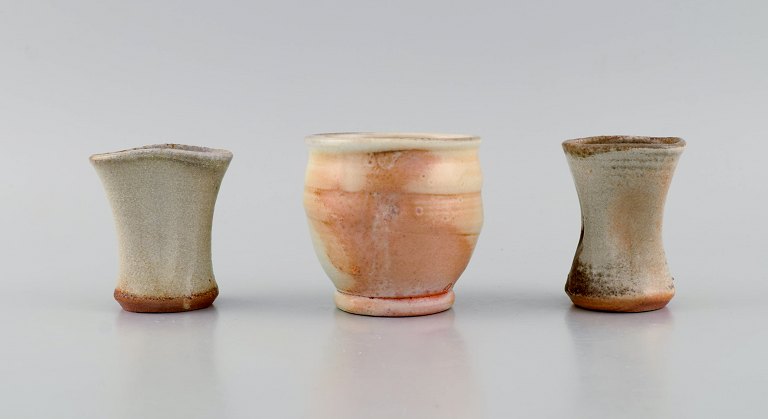 Danish studio ceramicist. Three unique vases in glazed stoneware. Beautiful glazes in peach and light earth shades. Late 20th century.
