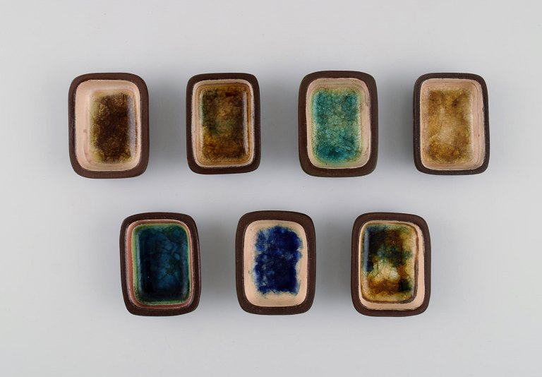 Knut Paul. Seven small bowls in glazed stoneware. Beautiful polychrome glaze. Mid-20th century.