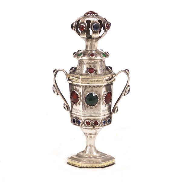 Hovedvandsæg sølv. Jens Jensen, Sønderborg, 1831-70. Hovedvandsæg i delvist forgyldt sølv med 48 flusser. H: 12cm. V: 69cm