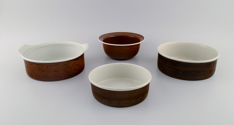 Stig Lindberg for Gustavsberg. Four Coq bowls / dishes in glazed stoneware. Beautiful speckled glaze in brown shades. Swedish design, 1960s.