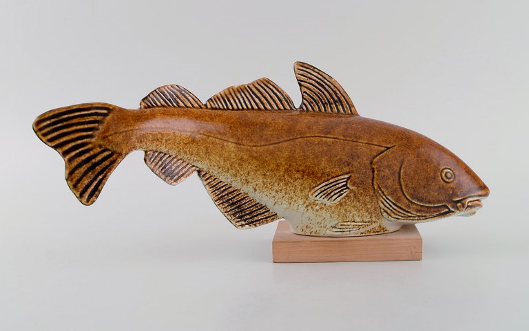 Sven Wejsfelt (1930-2009) for Gustavsberg. Unique Stim 7 fish in glazed ceramics. 1980s.